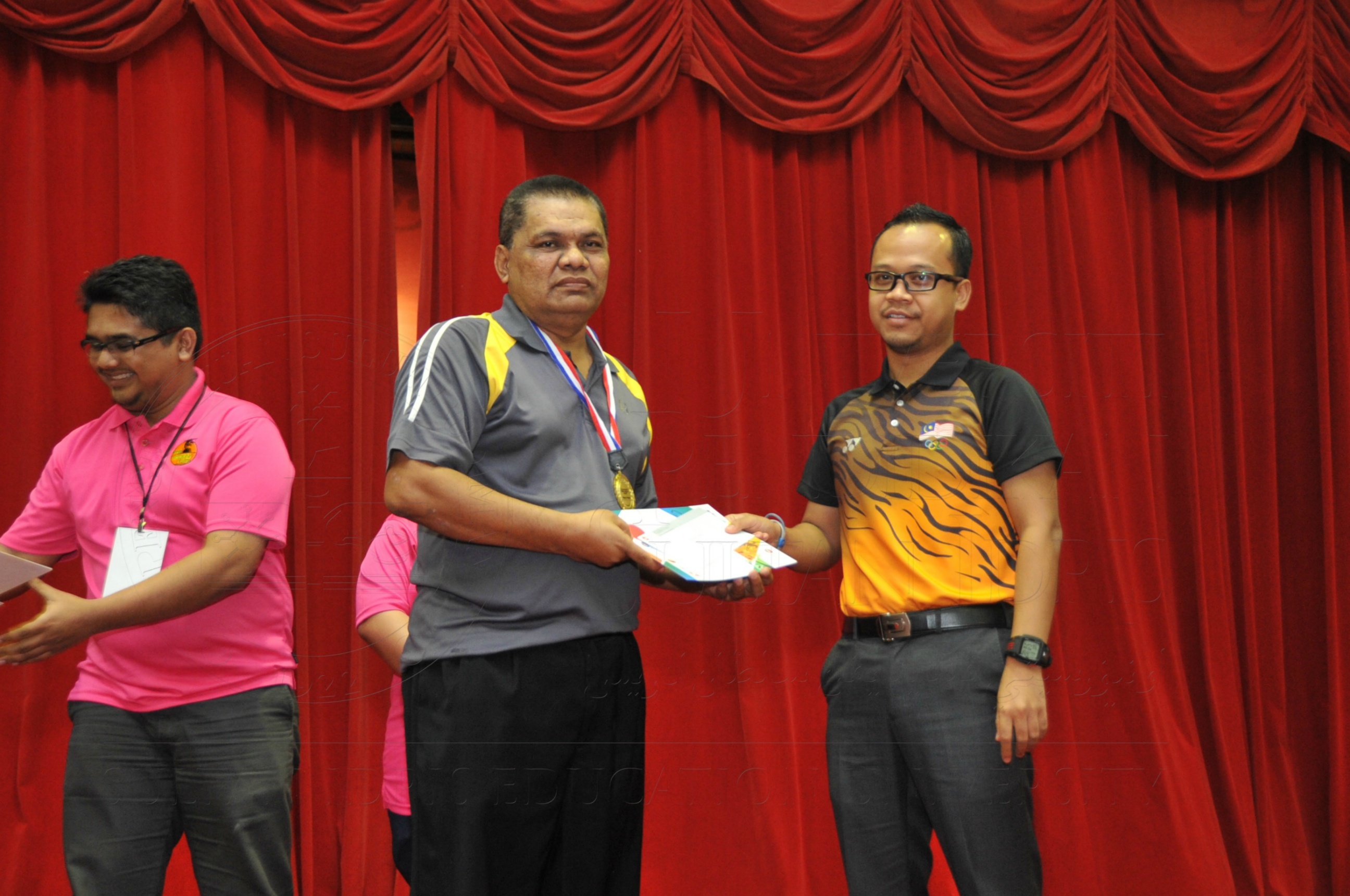 PRO15 158 CATUR HAS 9506